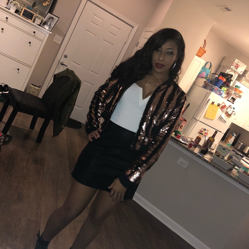 Meet your Posher, Bee